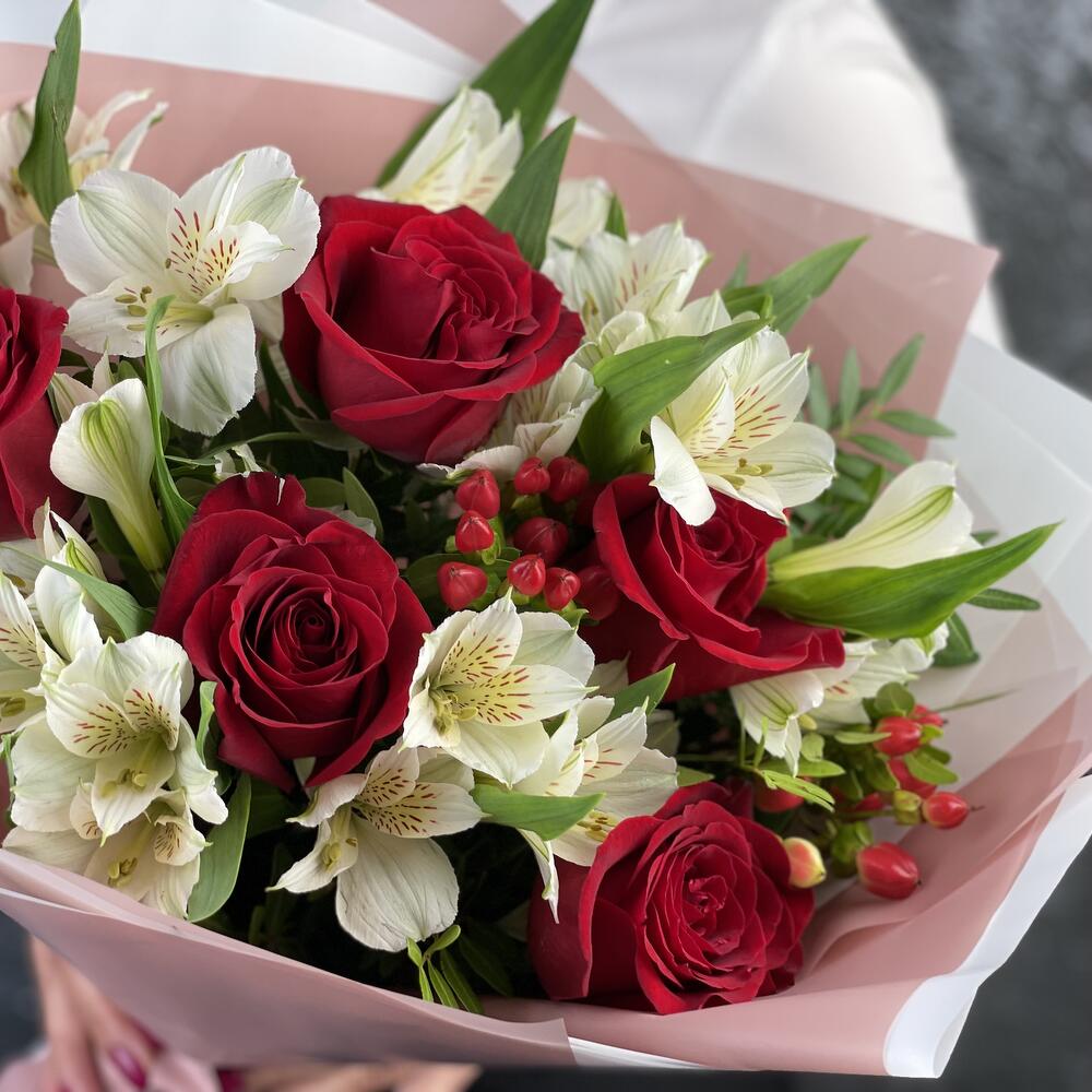 Букет «Нуар» – контраст страсти и нежности Новокузнецк Кемеровская область